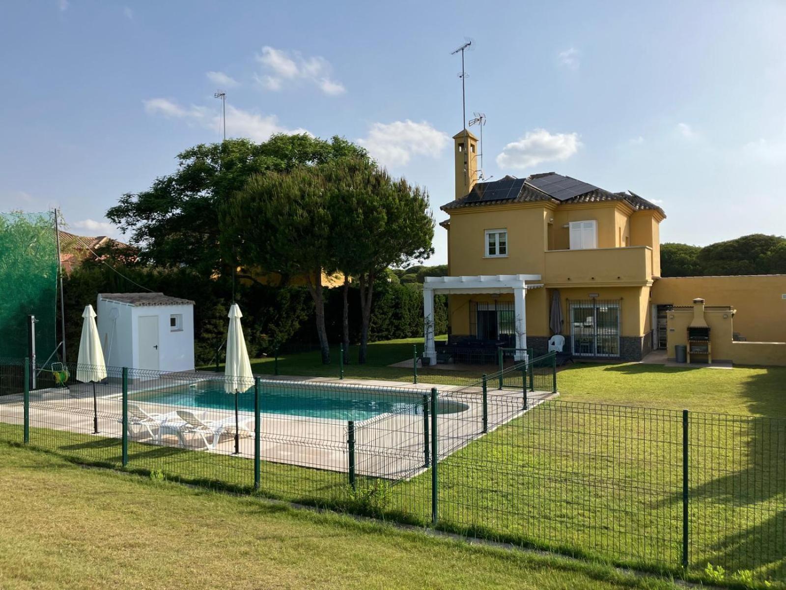 Chalet Con Piscina En Novo Sancti Petri Chiclana de la Frontera